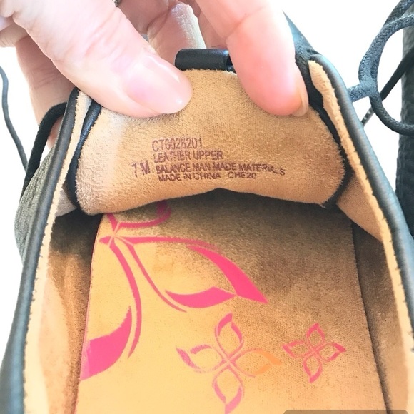 Comfortiva Align Cayson Black Leather Lace Up Sneakers - 7 - Picture 6 of 8